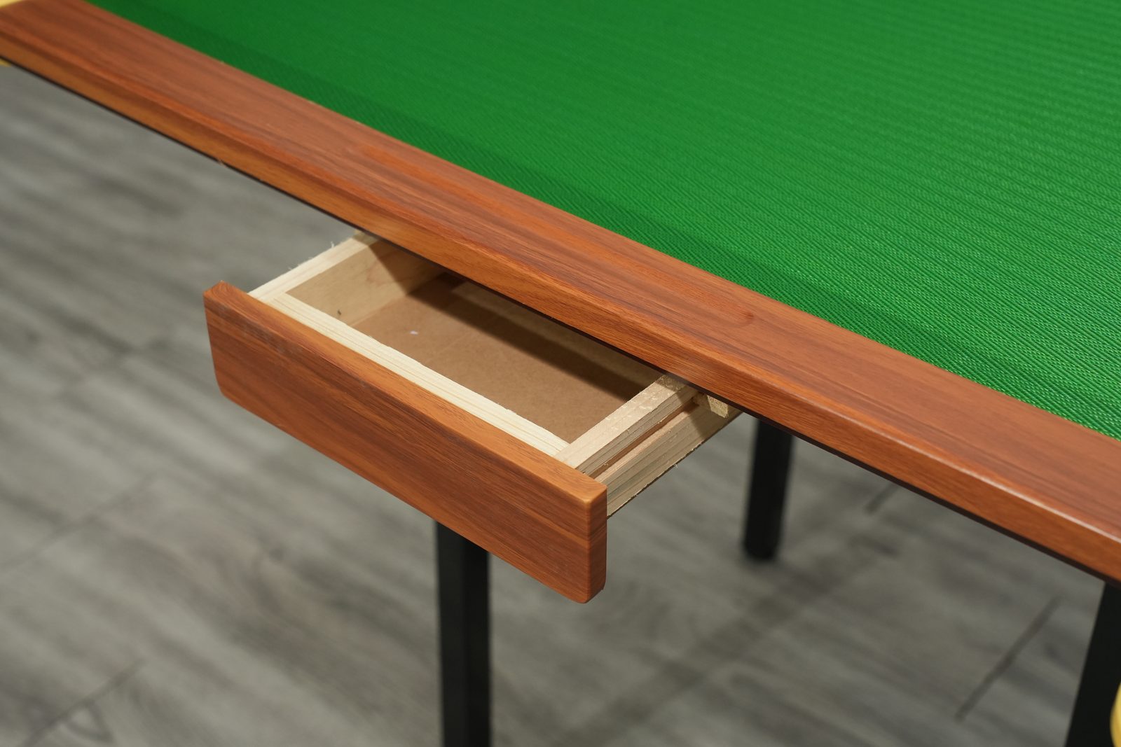Pull-out storage drawer
