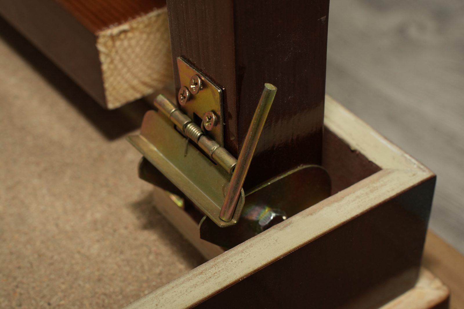 Spring loaded folding brace mechanism